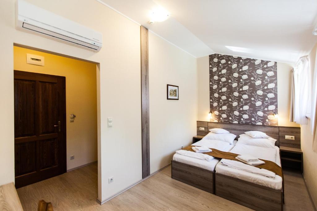 Bed and Breakfast Piroska Csárda és Panzió Siófok Esterno foto