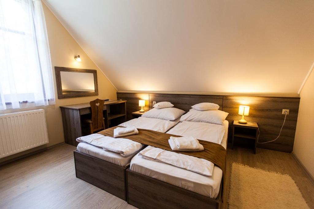 Bed and Breakfast Piroska Csárda és Panzió Siófok Esterno foto