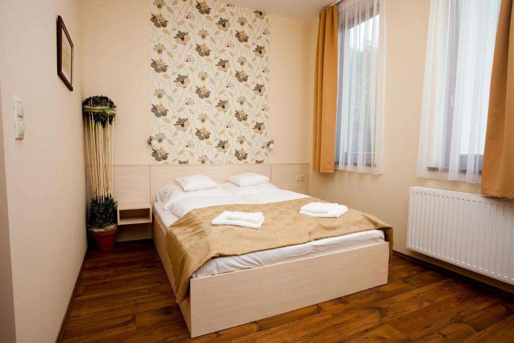 Bed and Breakfast Piroska Csárda és Panzió Siófok Esterno foto