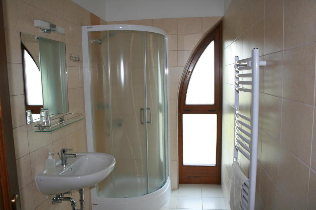 Bed and Breakfast Piroska Csárda és Panzió Siófok Esterno foto