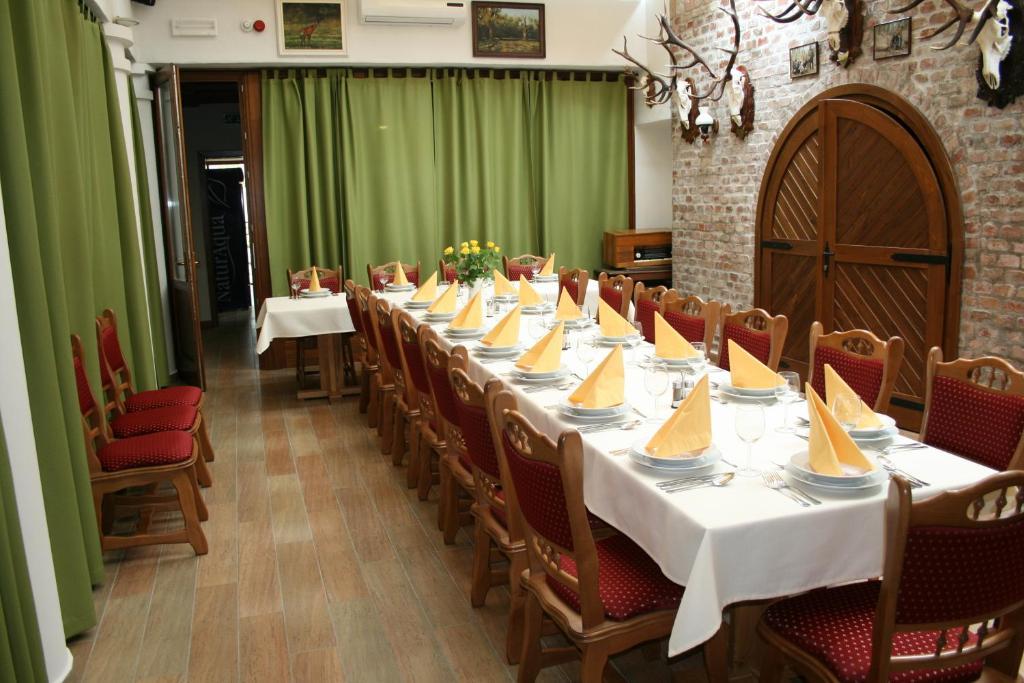 Bed and Breakfast Piroska Csárda és Panzió Siófok Esterno foto